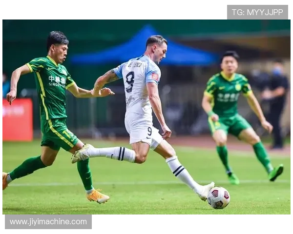 中国足球联赛赛季过半 广州队迎战北京国安争夺关键三分